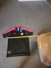 Man Utd ICON Shirt Size LARGE