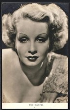 Actress Sari Maritza with