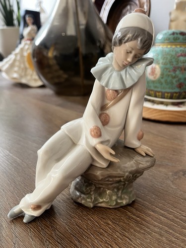 Nao lladro sad - by,