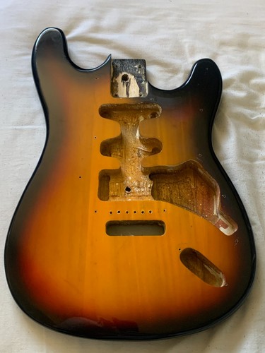 Sunburst used electric guitar - used,