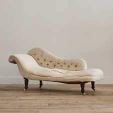 Antique country house chaise longue from the Bridehead estate. 1563