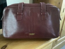 Ladies Hidesign leather burgundy bag