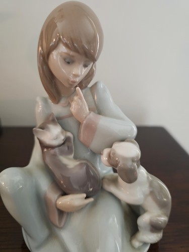 Lladro figure girl with - a,