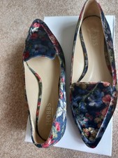 Hobb's Velvet Court Shoes Size