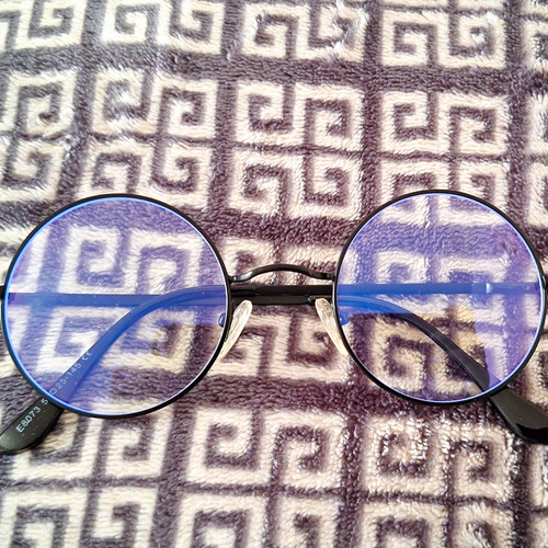 Round black metal full rim - round,