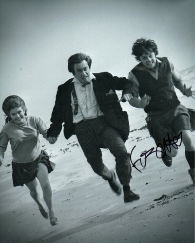 Doctor who autograph frazer - doctor,