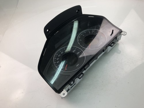 Volvo v70 iii instrument - bw,