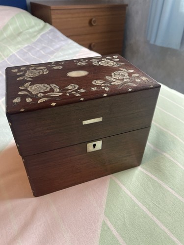 Vintage wooden jewellery - wooden,