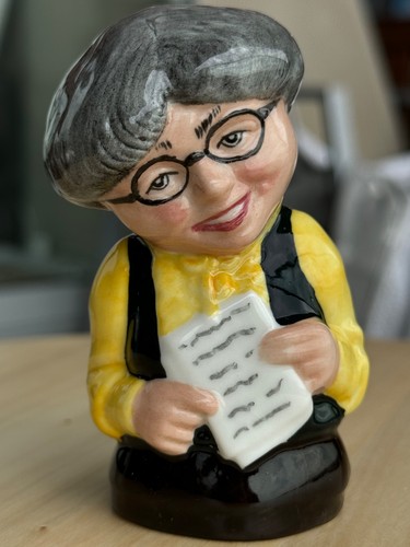 Royal doulton figurine - royal, –