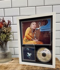Joni Mitchell  / Hand Signed