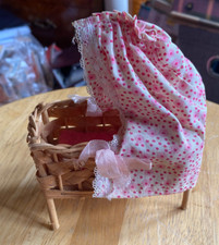 Vintage-Wicker Dollhouse Crib