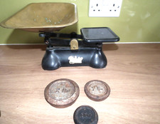 WEYLUX THE QUEEN CAST IRON SCALES WITH WIEGHTS BY FEREDAY & SONS VINTAGE