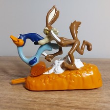 Vintage 1995 McDonalds Looney Tunes Road Runner Wile E Coyote Moving Figure Toy