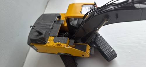 Volvo ec220e - 1/32,