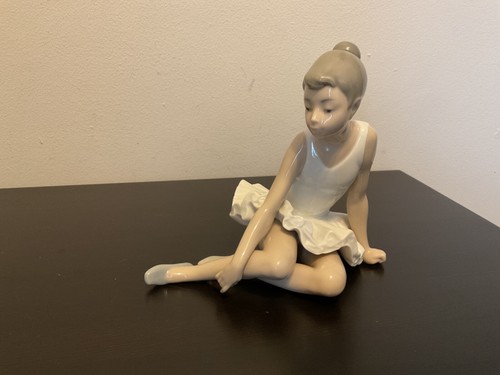 Nao ballerina sitting - nao,