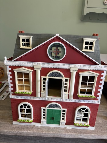 Dolls house mansion with - dolls,