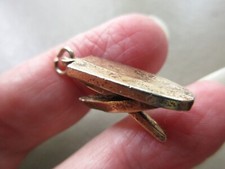 VINTAGE GOLD TONE OLD CLOTHES IRONING BOARD LAUNDRY FOB CHARM PENDANT BRACELET