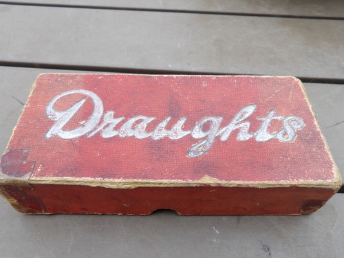 Vintage boxed wooden draught