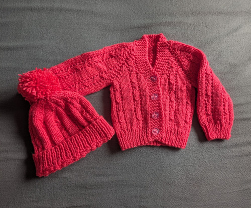 Dark pink hand knitted - dark,