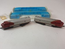 Atlas 2131 + 2121 American Diesel Locomotive Santa Fe + Unpowered Unity Scale N