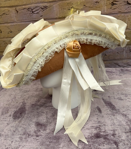 Fancy beige cream tricorn - fancy,