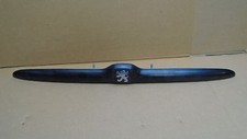 PEUGEOT 206 1998-2003 HATCH TAILGATE PLINTH TRIM WITH BADGE BLACK PLASTIC