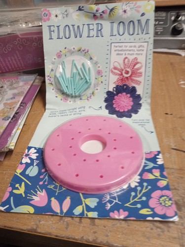Flower loom blooms - loom, turning