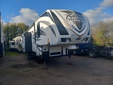 XLR Thunderbolt 5th Wheel RV