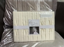 Kylie Minogue MELINA OYSTER