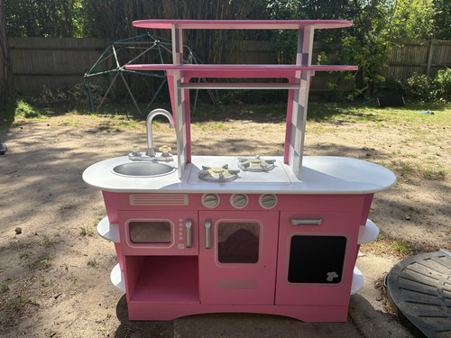 Lovely wooden toy kitchen - lovely,