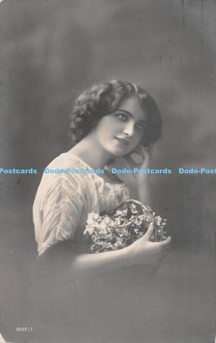 R516087 young woman with - a,