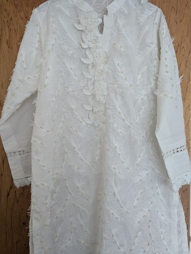 Stunning saiqa white feathered - saiqa,