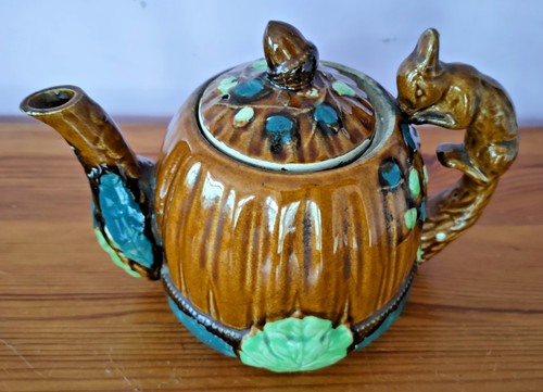 Brown acorn teapot with - brown,