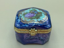 D Ulmet Limoges France Fragonard courting couple design trinket / jewelry box.