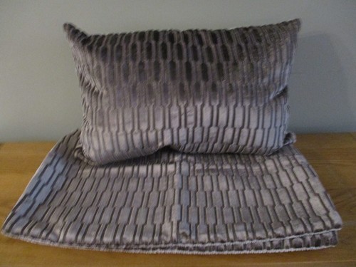 Superb quality cut velvet - superb,