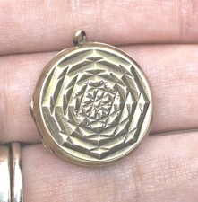 Vintage Antique 9ct Gold Patterned Back & Front Round Locket Pendant