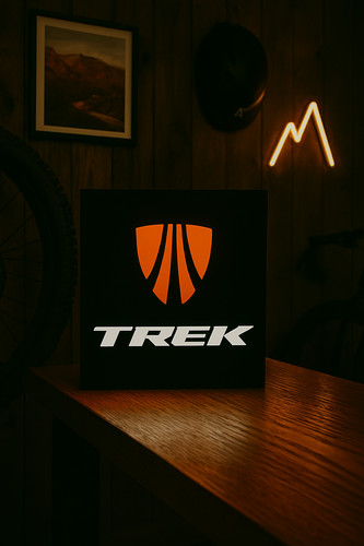 Trek logo light - box, crisp