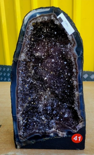 Stunning amethyst geode cave - stunning,