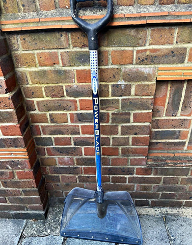 Snow shovel