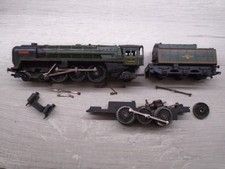Tri-ang Railways BRITANNIA 4-6-2 plus Chassis.  OO Gauge.  Spares or Repair.
