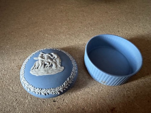 Antique blue white - 3", round