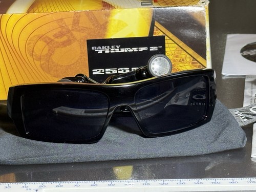 Rare vintage oakley thump - rare,