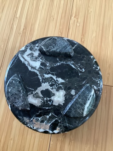 Black marble footed pillar - black,