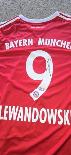 Robert lewandowski signed - lewandowski,