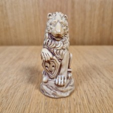 Lion with Shield Chess Piece Ornament Beige 8 X 4cm 103g Figurine Carlsen