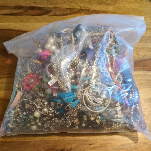 6kg huge mixed costume - 8.6kg,