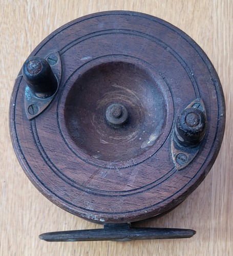 Vintage wooden fishing reel - wooden,