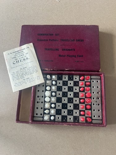 Vintage travelling chess set - vintage,