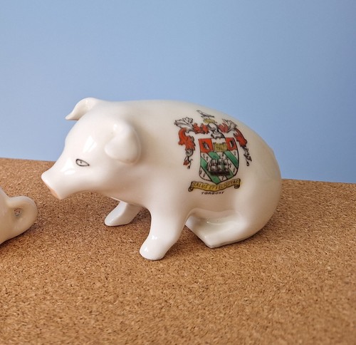 Crested china seated - china, pig