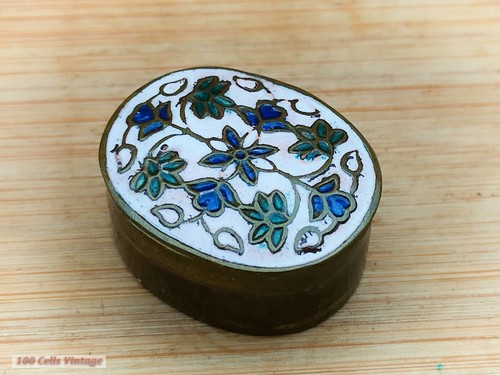 Tiny embossed metal - tiny,